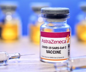 Временно приостановлена вакцинация одной серией вакцины AstraZeneca (дополнено)