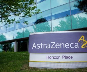 Премьер: Литва не планирует менять порядок вакцинации прививкой AstraZeneca