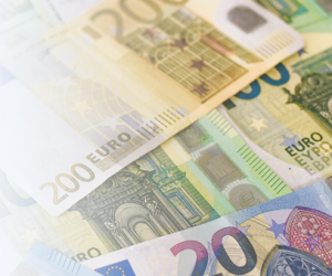 Министерство предлагает повысить минимальную зарплату с 2022 г. до 703 евро