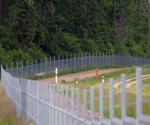 На границе Литвы с Беларусью развернули около 50 мигрантов