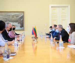 Президент – премьер-министру Армении: надеемся на более активные шаги в проведении демократических реформ