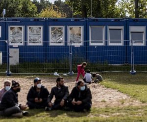 Мигранты получают право обжаловать в суде ограничения свободы