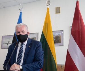 Министр называет "символическим действием" направление в Беларусь российских десантников (дополнено)
