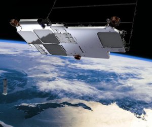 SpaceX: Геомагнитная буря обрекла на падение 40 спутников Starlink