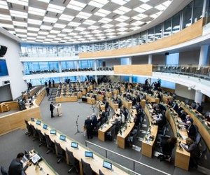 Сейм призывает правительство быстрее прекратить импорт российских нефти и газа Сейм призывает правительство быстрее прекратить импорт российских нефти и газа
