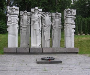 Вильнюс не станет спешить убирать советские реликты с кладбищ