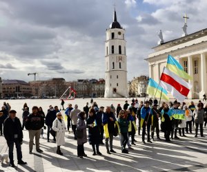 "У нас нет права уставать": несколько десятков человек митинговали против войны в Украине