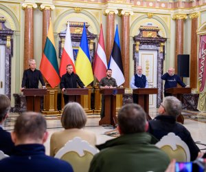 Г. Науседа в Киеве: военные преступления в Украине могли совершить только зомби, не люди