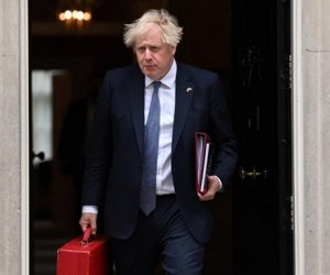 BBC: Джонсон остается премьером Великобритании