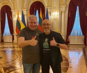 Министр обороны Анушаускас в Киеве: Литва передаст Украине БТР и дополнительную технику 