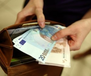 А. Армонайте: минимальная зарплата должна подняться до 800, ННД – до 740 евро