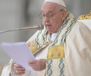 Папа римский призывает к миру на фоне угрозы ядерной войны
