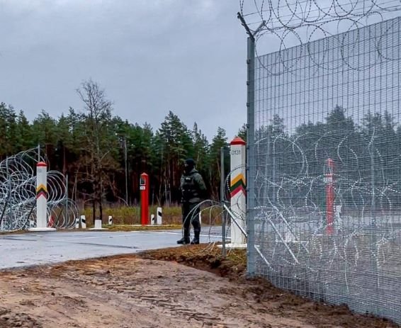 На границе Литвы с Беларусью развернули 45 нелегальных мигрантов
