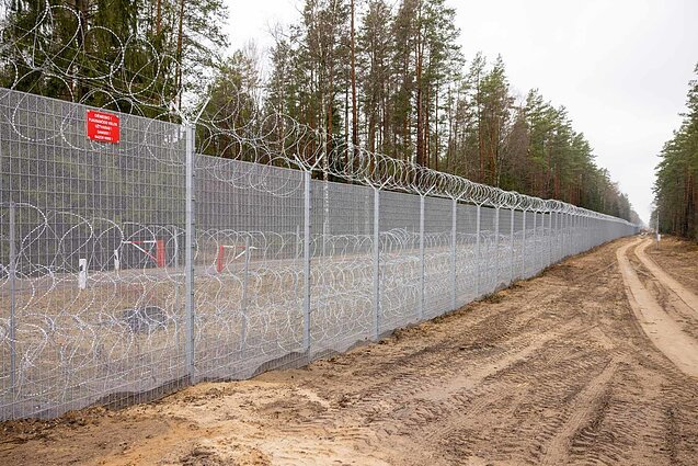 За минувшие сутки на границе с Беларусью развернули 57 нелегальных мигрантов