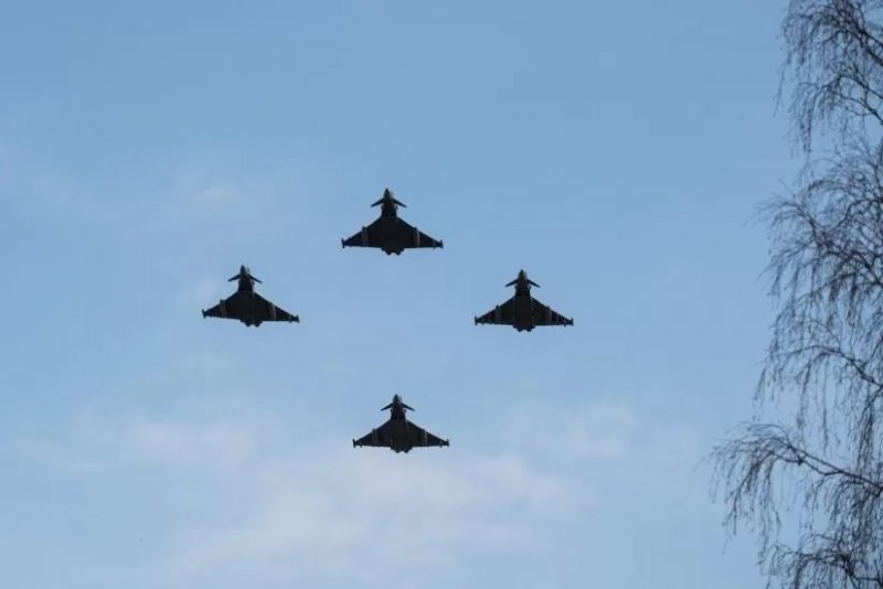 Истребители НАТО в течении недели сопровождали самолеты ВВС РФ и гражданский Boeing (дополнено)