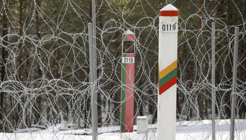 На границе Литвы с Беларусью пограничники развернули 22 нелегальных мигранта
