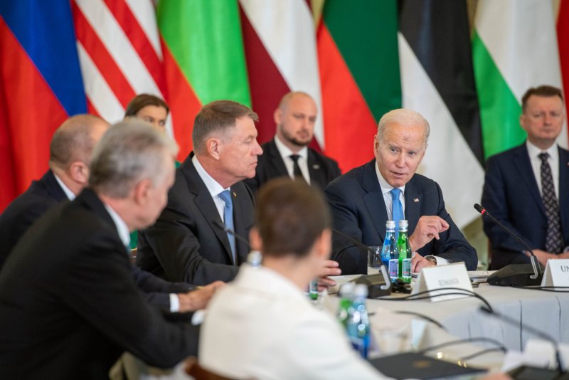 Президент Литвы в Варшаве: восточные границы НАТО должны быть максимально безопасными