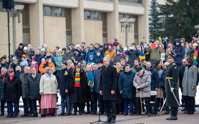 Церемония поднятия флагов трех стран Балтии в честь 33-летней годовщины восстановления Независимости Литвы (видео)