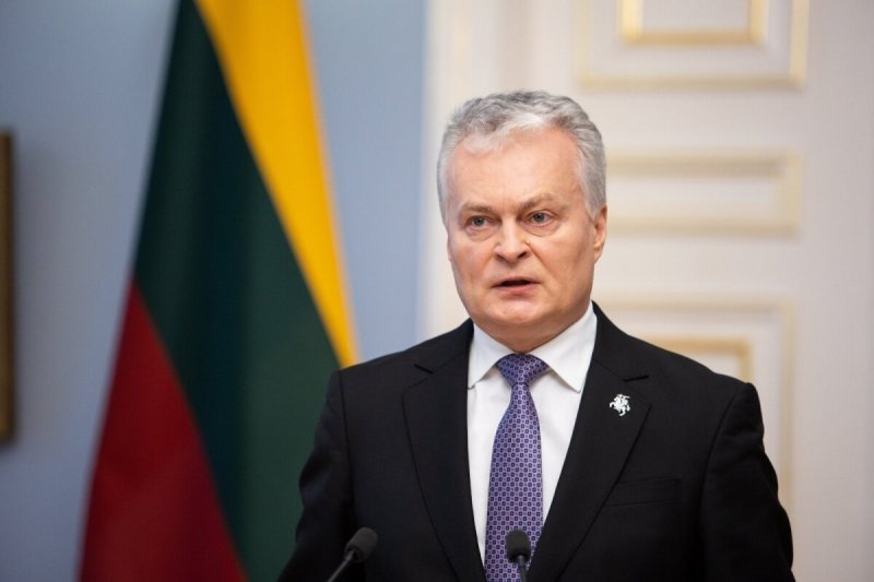 Глава Литвы называет ошибкой вступление в компартию (дополнено)