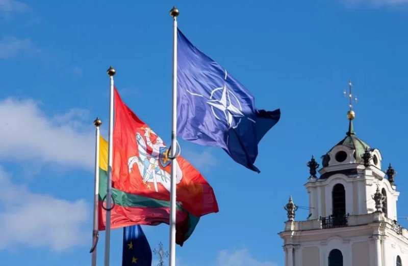 В Вильнюсе у Белого моста - фестиваль НАТО «Сильны, потому что едины!». Программа мероприятий