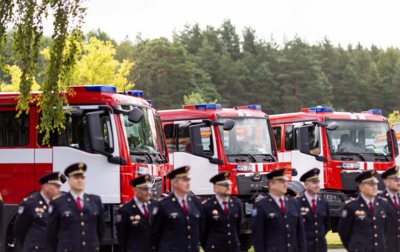 Пожарные будут мчаться к местам происшествия на новых пожарных машинах