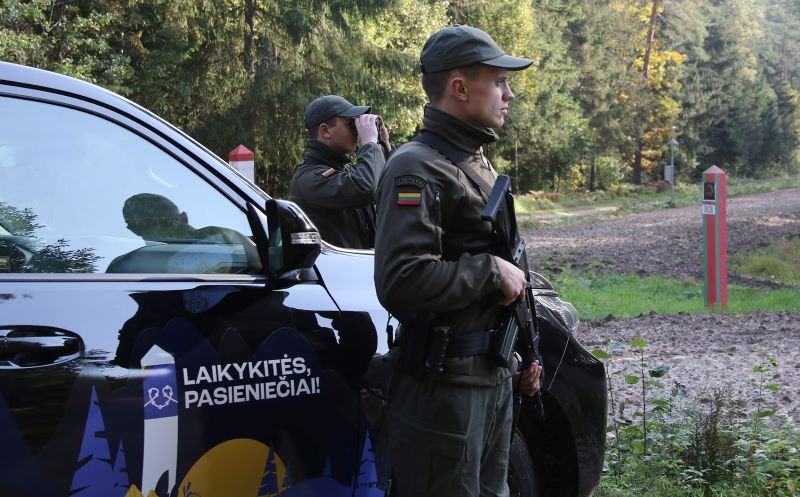 СОГГЛ: на границе Литвы с Беларусью пограничники развернули 22 нелегальных мигрантов