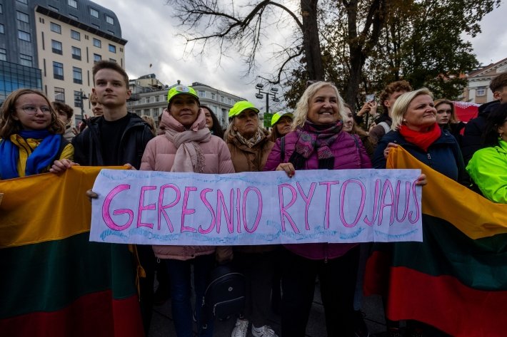 Профсоюз, возглавляемый А. Навицкасом, возобновил забастовку, педагоги митинговали у Сейма