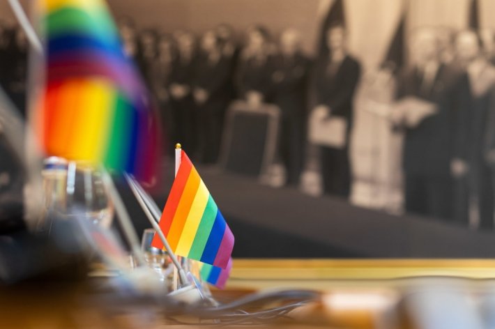 Министерство юстиции обращается в КС по вопросу запрета распространения понятия семьи ЛГБТ
