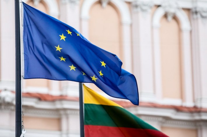 Литва получила предупреждение Еврокомиссии за не перенос директивы по налогу о прибыли (СМИ)