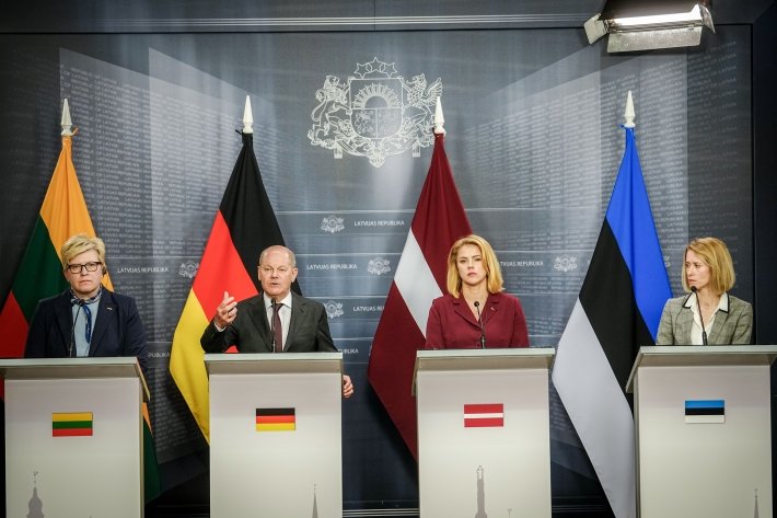 Премьеры стран Балтии, Германии осуждают намерения РФ провести ядерные учения