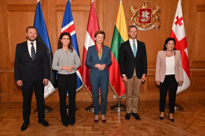 Президент Грузии Саломе Зурабишвили заверила глав МИД Балтии, что наложит вето на закон "об иностранном влиянии"