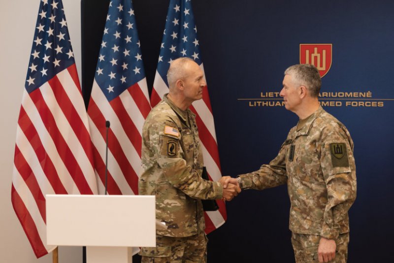 Командующий ВС В. Рупшис обсудил с главой Штаба сухопутных сил США создание в Литве дивизии