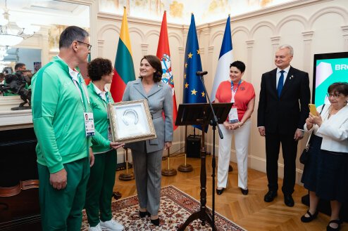 Президент и первая леди открыли выставку к 100-летию олимпийского движения Литвы