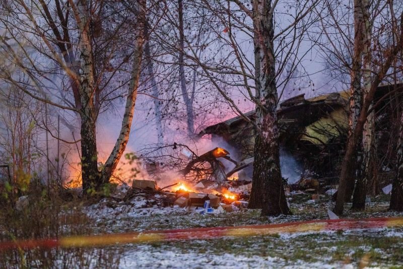 В результате падения самолета в Вильнюсе погиб испанец, в числе раненых - один литовец (дополнено)