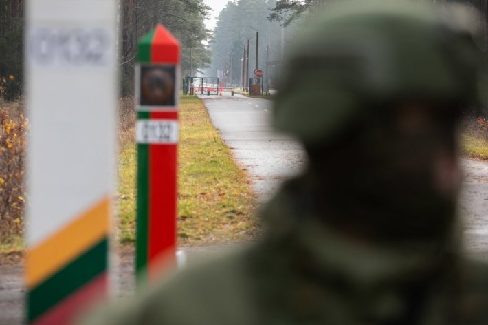 СОГГЛ: на границе Литвы с Беларусью пограничники развернули 19 нелегальных мигрантов