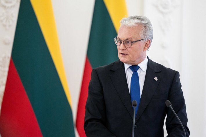Президент призывает не спешить с выводами относительно  возможности Палуцкаса продолжать работу